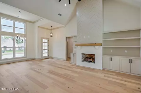 Living - 202 Bronson Bnd, Flowood, MS 39232 photo 2 of 3