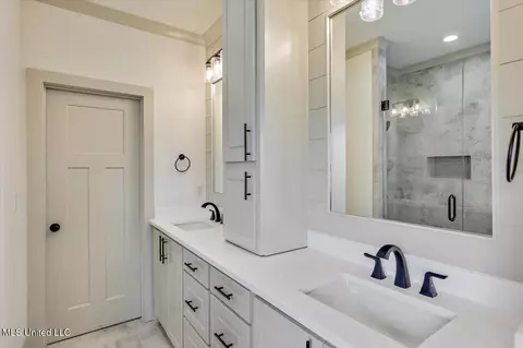 Bath - 202 Bronson Bnd, Flowood, MS 39232 photo 1 of 5