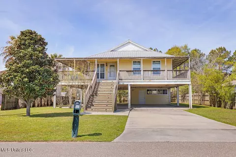 210 S Seashore Ave, Long Beach, MS 39560