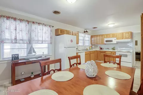 Dining - 121 E Second St, Long Beach, MS 39560 photo 1 of 2