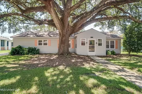 121 E Second St, Long Beach, MS 39560