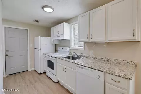 Kitchen - 4803 Old Jackson Rd, Terry, MS 39170 photo 1 of 2