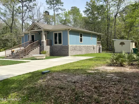 1020 Margaret St, Ocean Springs, MS 39564