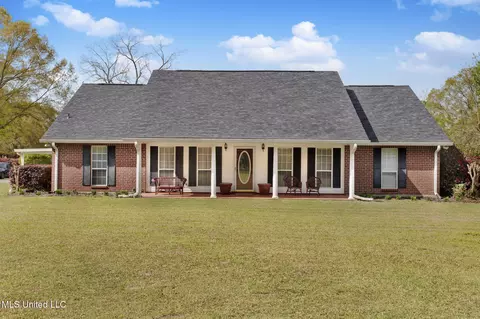 16 Woodridge Ln, Picayune, MS 39466