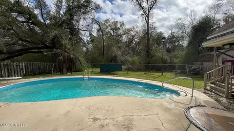 520 Mockingbird Dr, Long Beach, MS 39560 photo 2