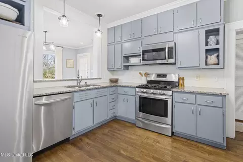 Kitchen - 3992 Council Cir, Jackson, MS 39206 photo 2 of 3