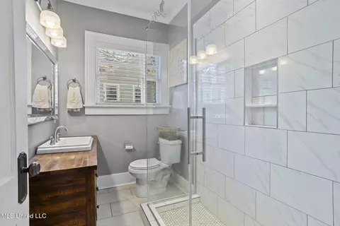 Bath - 3992 Council Cir, Jackson, MS 39206 photo 2 of 2