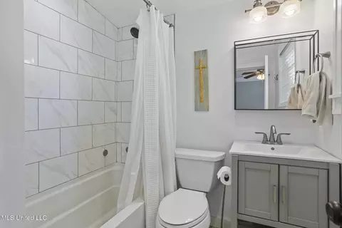Bath - 3992 Council Cir, Jackson, MS 39206 photo 1 of 2
