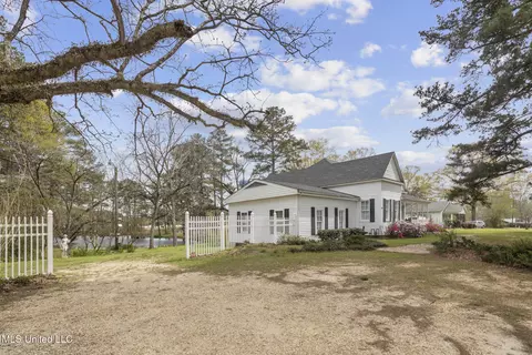 810 N Maple Dr, Braxton, MS 39044 photo 4