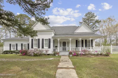 810 N Maple Dr, Braxton, MS 39044