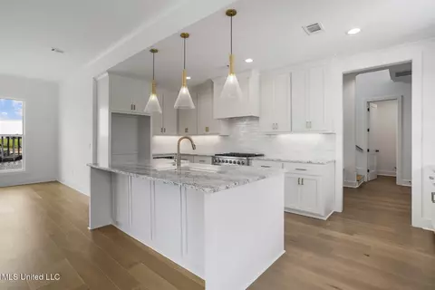 Kitchen - 101 Harbour Lndg, Madison, MS 39110 photo 2 of 7