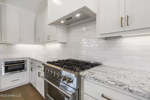 Kitchen - 101 Harbour Lndg, Madison, MS 39110 photo 4 of 7