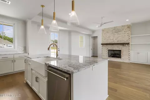 Kitchen - 101 Harbour Lndg, Madison, MS 39110 photo 5 of 7