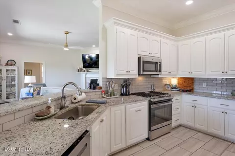 Kitchen - 210 Buttonwood Ln, Canton, MS 39046 photo 3 of 4