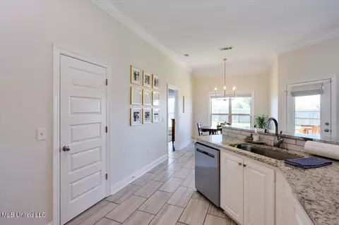 Entry Way - 210 Buttonwood Ln, Canton, MS 39046 photo 2 of 2