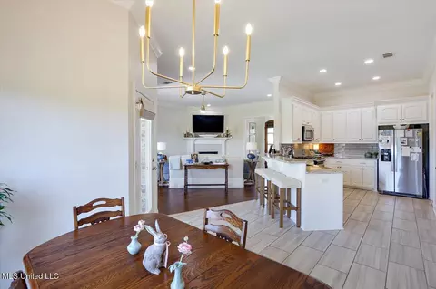 Dining - 210 Buttonwood Ln, Canton, MS 39046 photo 2 of 2