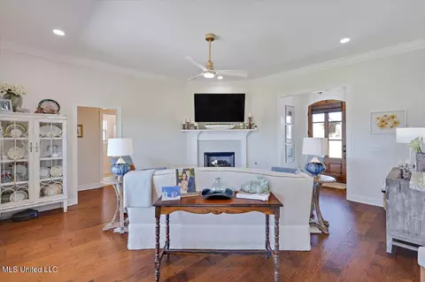 Living - 210 Buttonwood Ln, Canton, MS 39046 photo 4 of 4