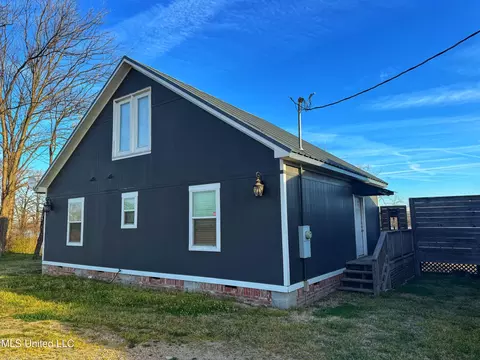 2268 Moon Lake Rd, Dundee, MS 38626