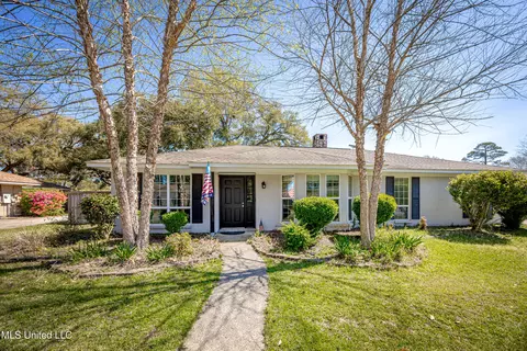 3410 Queen Elizabeth Dr, Ocean Springs, MS 39564