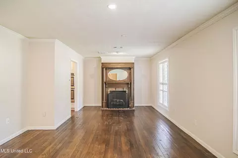 Living - 5175 Reddoch Dr, Jackson, MS 39211 photo 2 of 7