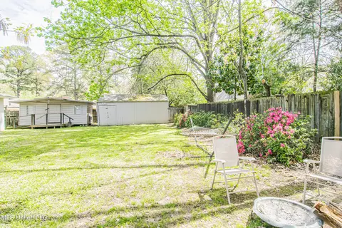 Exterior - 5175 Reddoch Dr, Jackson, MS 39211 photo 7 of 9