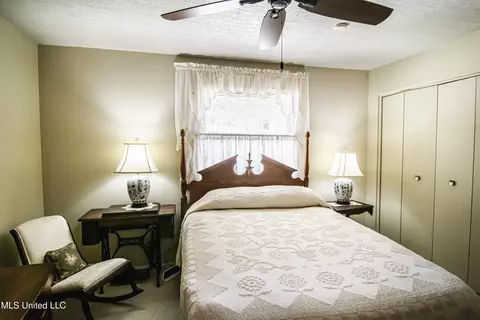 Bedroom - 5175 Reddoch Dr, Jackson, MS 39211 photo 2 of 8