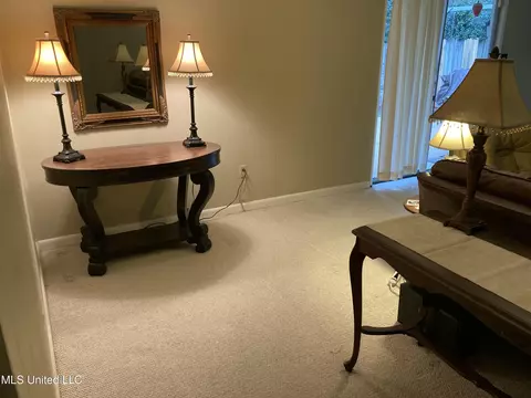 Living - 5175 Reddoch Dr, Jackson, MS 39211 photo 6 of 7