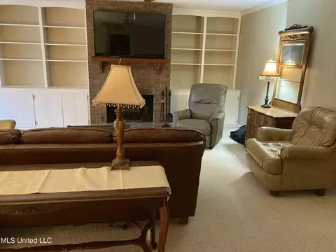 Living - 5175 Reddoch Dr, Jackson, MS 39211 photo 5 of 7