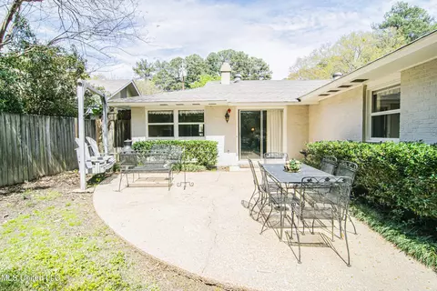 Exterior - 5175 Reddoch Dr, Jackson, MS 39211 photo 3 of 9