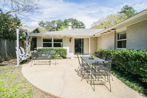 Exterior - 5175 Reddoch Dr, Jackson, MS 39211 photo 6 of 9
