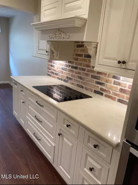 Kitchen - 5175 Reddoch Dr, Jackson, MS 39211 photo 3 of 6