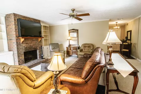 Living - 5175 Reddoch Dr, Jackson, MS 39211 photo 7 of 7