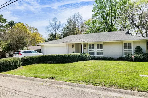 Exterior - 5175 Reddoch Dr, Jackson, MS 39211 photo 2 of 9