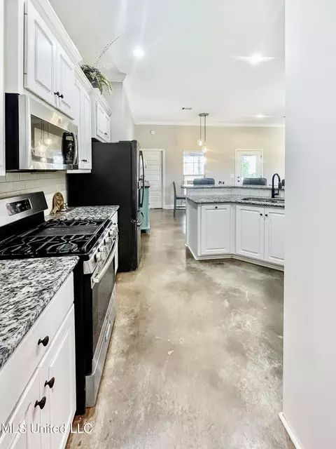 Kitchen - 973 Filmore Dr, Brandon, MS 39042 photo 1 of 4