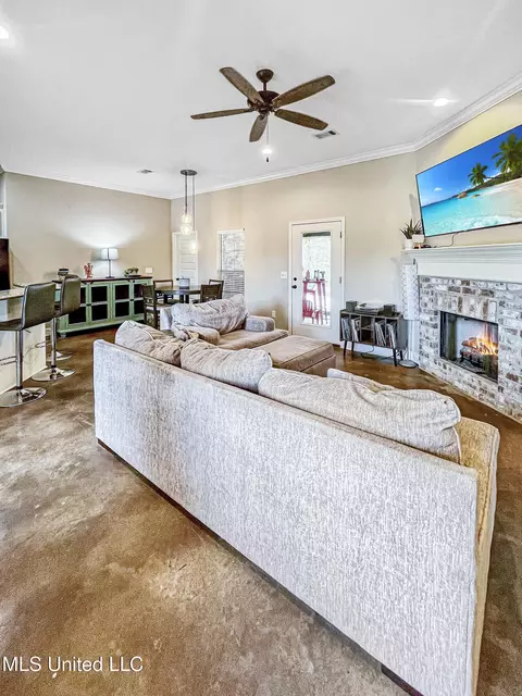 Living - 973 Filmore Dr, Brandon, MS 39042 photo 1 of 1