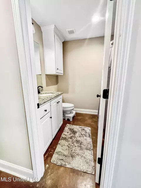 Bath - 973 Filmore Dr, Brandon, MS 39042 photo 2 of 2