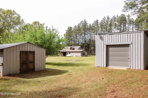 Exterior - 1539 Benndale Rd, Mclain, MS 39456 photo 9 of 18