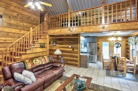 Living - 1539 Benndale Rd, Mclain, MS 39456 photo 4 of 6
