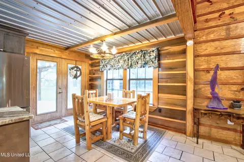Dining - 1539 Benndale Rd, Mclain, MS 39456 photo 1 of 2