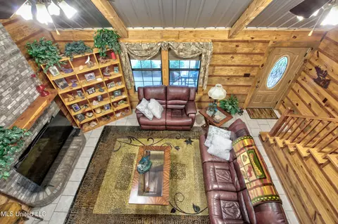 Living - 1539 Benndale Rd, Mclain, MS 39456 photo 5 of 6