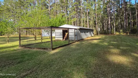 Exterior - 1539 Benndale Rd, Mclain, MS 39456 photo 10 of 18