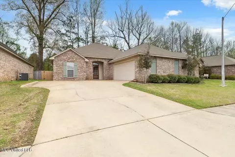 626 Lexington Dr, Florence, MS 39073