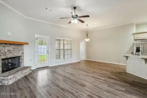 Living - 626 Lexington Dr, Florence, MS 39073 photo 1 of 2