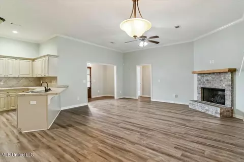 Living - 626 Lexington Dr, Florence, MS 39073 photo 2 of 2