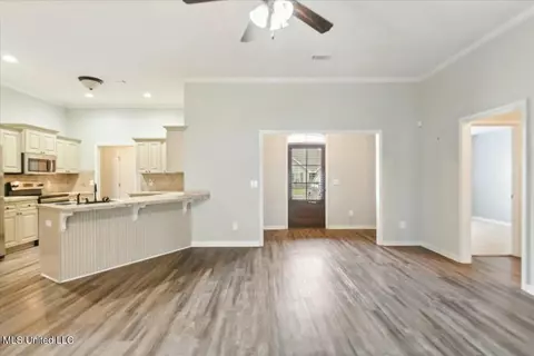 Entry Way - 626 Lexington Dr, Florence, MS 39073 photo 2 of 5