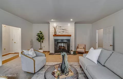 Living - 110 E Sunset Dr, Brandon, MS 39042 photo 4 of 5
