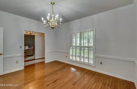 Dining - 110 E Sunset Dr, Brandon, MS 39042 photo 2 of 3