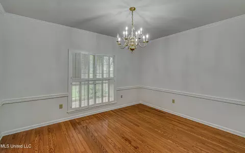Dining - 110 E Sunset Dr, Brandon, MS 39042 photo 1 of 3