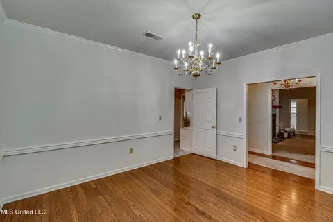Dining - 110 E Sunset Dr, Brandon, MS 39042 photo 3 of 3