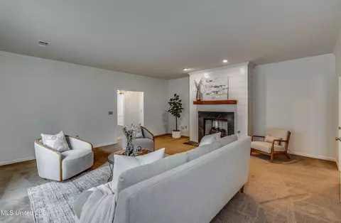 Living - 110 E Sunset Dr, Brandon, MS 39042 photo 3 of 5
